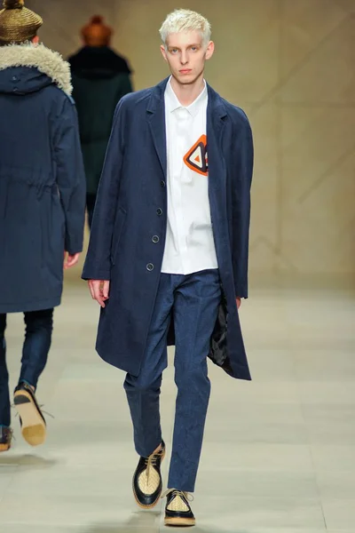 Look 16